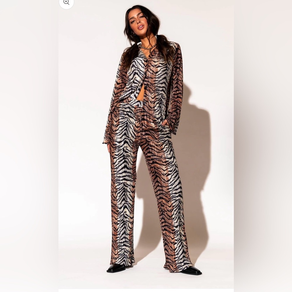 Long Sleeve Plissé Set in Go Get 'Em Tiger
